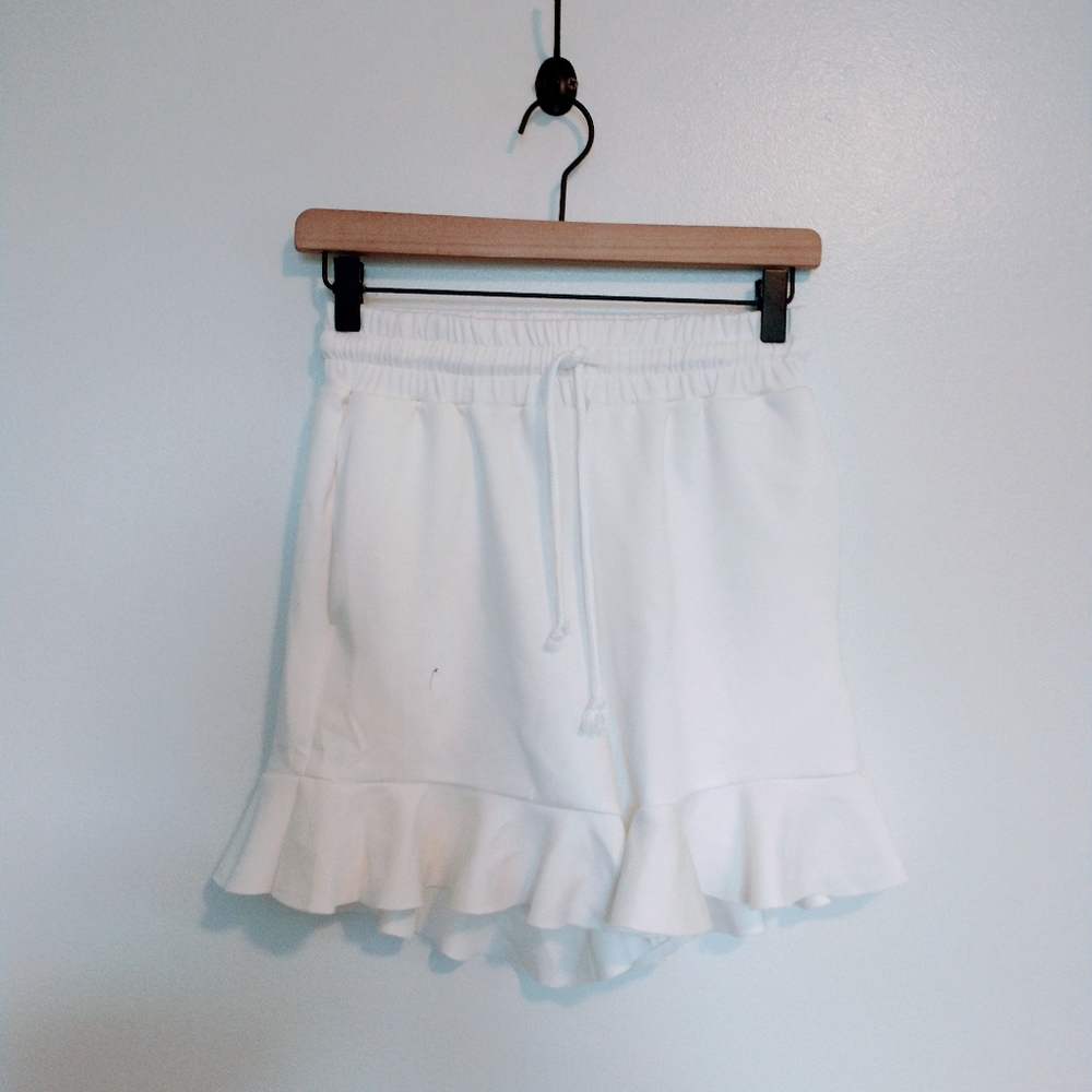 NWT white high waisted shorts. Why Dress size small. Ruffle hem with pockets. H